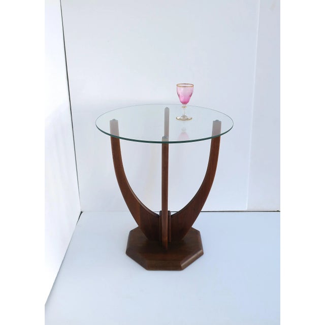 Midcentury Modern Wood and Glass Side Table For Sale In New York - Image 6 of 11