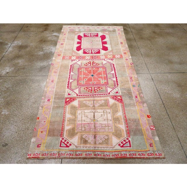 Galerie Shabab Collection Mid-20th Century Handmade Turkish Anatolian Gallery Carpet For Sale - Image 4 of 10