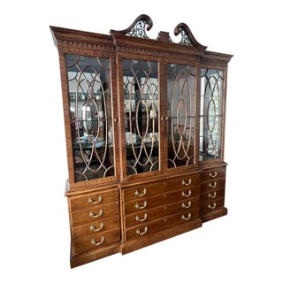 Late 20th Century Henredon Georgian Style Rittenhouse Mahogany Breakfront China Cabinet For Sale