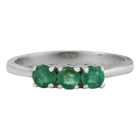 Classic Three Stone Round Emerald Ring in Sterling Silver for Her, Size 6 For Sale