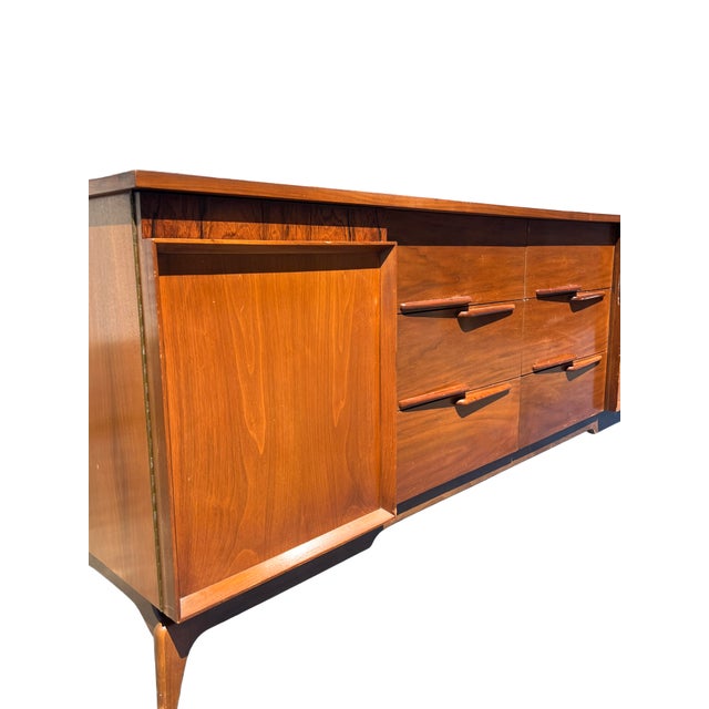 Mid Century Modern Vintage Long Dresser or Credenza Floating Design Parvin Style For Sale - Image 10 of 15
