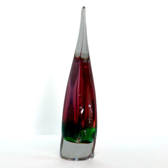 A beautifully executed signed studio art glass sculpture featuring an elegant teardrop silhouette with a suspended red and...