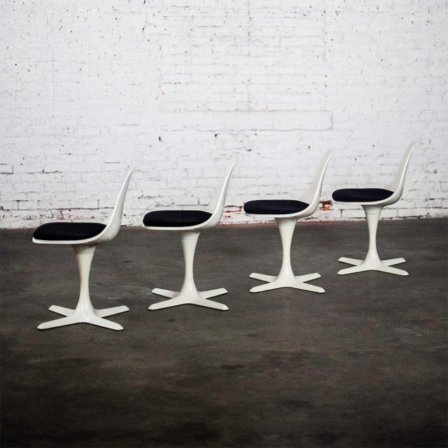 Burke, Inc. Mid-20th Century MCM Burke Tulip Side Chairs No 103 White Shell Black Cushions Oval Stationary 4 Prong Base Set of 4 For Sale - Image 4 of 18