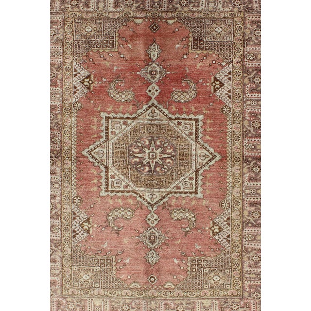 Mid 20th Century Vintage Turkish Oushak Rug With Geometric Star Medallion in Red, Ivory and Taupe For Sale - Image 5 of 7
