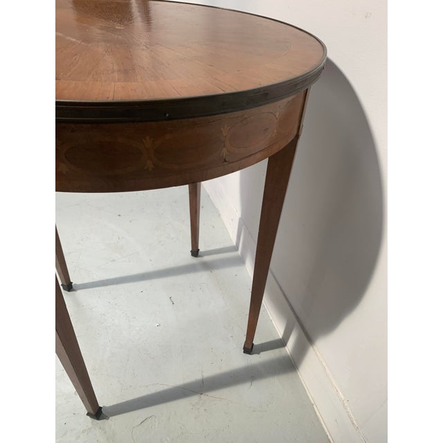 Brown Round Louis XVI Style Side Table in Marquetry Wood, 20th Century For Sale - Image 8 of 9