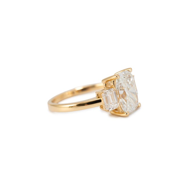 Modern 18k Yellow Gold 3.59ctw Cushion Cut Lab Grown Diamond Tree-Stone Engagement Ring, Size 7.75 For Sale - Image 3 of 9
