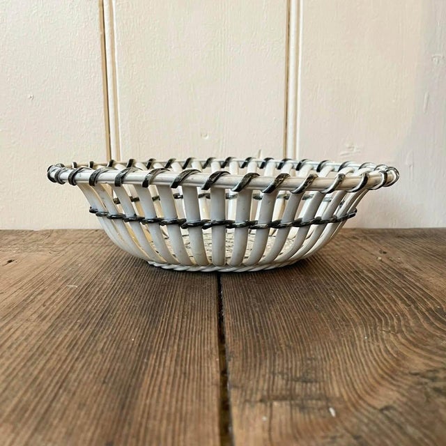 Pearlware Lattice Chestnut Basket with Rope and Basketweave Decor, 18th Century, in Good conditions. Designed before 1890