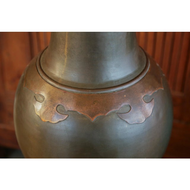 1960s Mid-Century Chinoiserie Brass & Copper Urn Large Table Lamp, Beautiful Dark Patina For Sale - Image 9 of 18