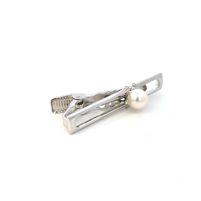 White 1990s Mikimoto Estate Akoya Pearl Mens Tie Clip 7 mm Silver For Sale - Image 8 of 9