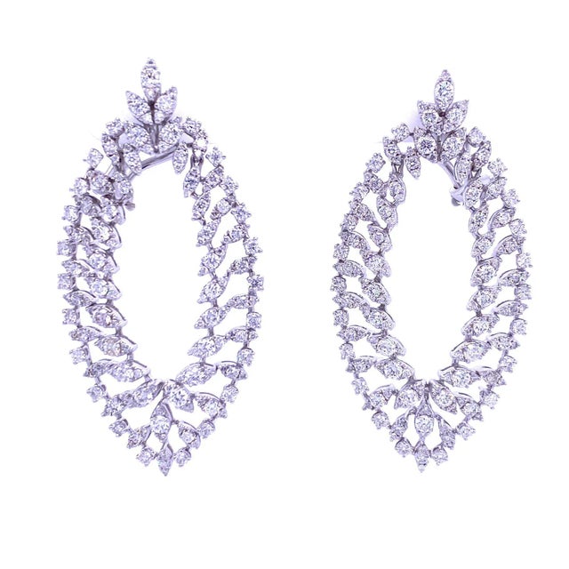 Elegant Diamond 18kt White Gold Earrings – 4.17 Carats Make a statement of timeless elegance with these exquisite 18kt...