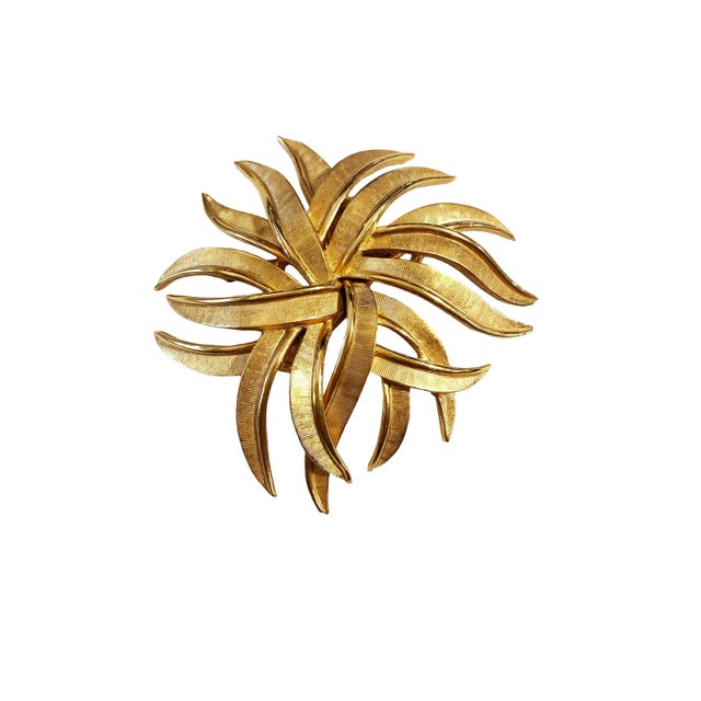 Indulge in the exquisite beauty of this Vintage Crown Trifari Brooch Pin, crafted in luxurious gold tones with intricate...
