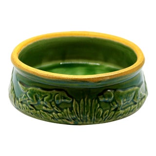 1930s Art Deco Green Glazed Hunting Dog Stoneware Pet Bowl Attributed to McCoy or RRP Co. For Sale