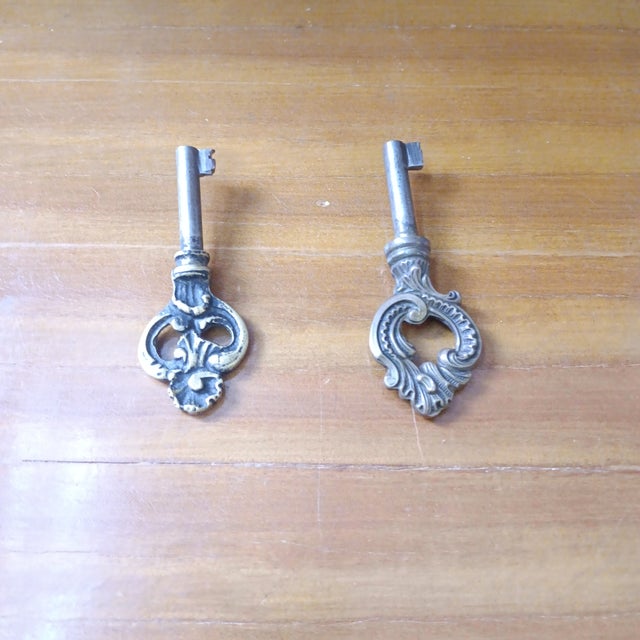 Early 19th Century Classic Elegance and Timeless Louis XVI Secretary Desk, France For Sale - Image 14 of 18