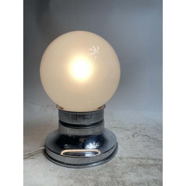 Beautiful 1970s table lamp by Design Space Age, in perfect working order. The structure is made of metal and the sphere is...