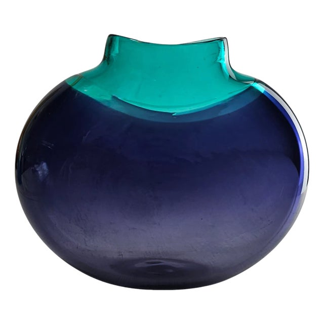 Signed Maureen Williams Australian Art Glass Vase – 5.75” Purple & Green For Sale