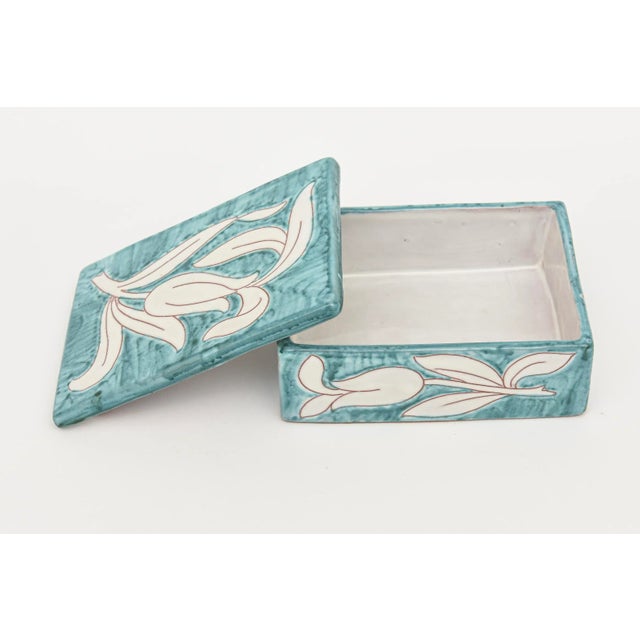 Vintage Raymor Ceramic Turquoise and White Flower Lidded Box Italian For Sale In Miami - Image 6 of 11
