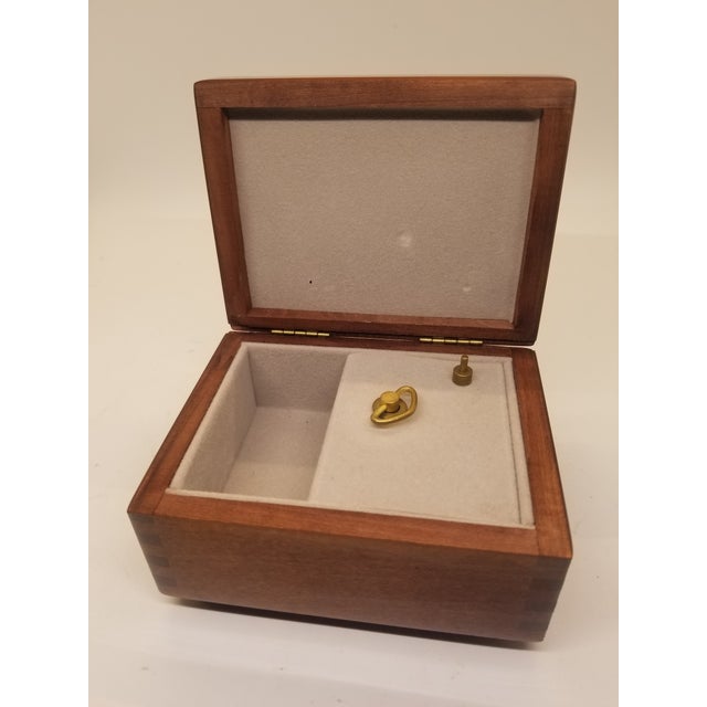 Vintage 80s American Music Box Company’s Musical Memories With Swiss