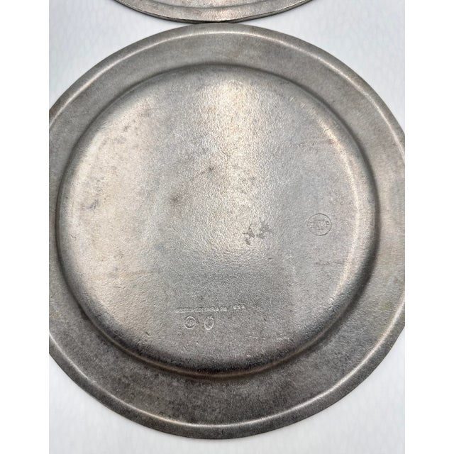 Vintage 4 - Wilton Armetale Pewter Colonial Liberty Crest 10.5" Dinner Plates For Sale - Image 12 of 13