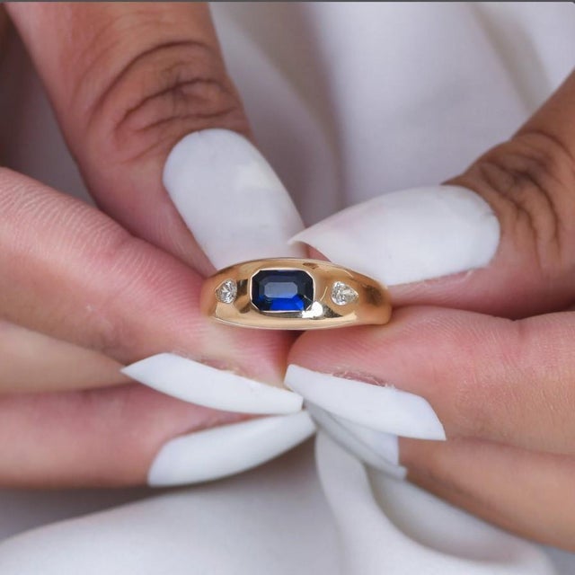 Natural 1.07 cts blue sapphire & 0.21 cts diamond ring in 18k gold For Sale - Image 4 of 18