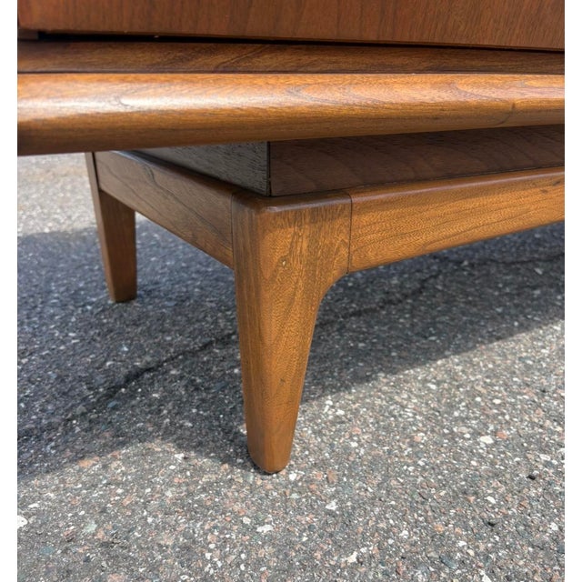 Fully-Refinished Mid Century United Diamond Front Dresser Set For Sale - Image 9 of 16