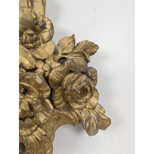 Carved and Gilded Wooden Ornaments with Floral Bouquets, Set of 2, in Very Good conditions.