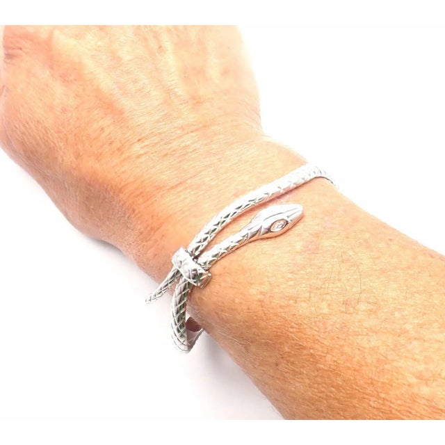 Contemporary Tom Ford 18k White Gold Diamond Snake Bangle Bracelet For Sale - Image 3 of 11