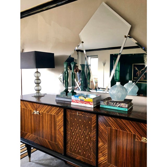 Art Deco Table Lamps -- Pair of 1930s Art Deco Handblown Ribbed & Smoked Glass Table Lamps With Brass Fittings For Sale In New York - Image 6 of 8