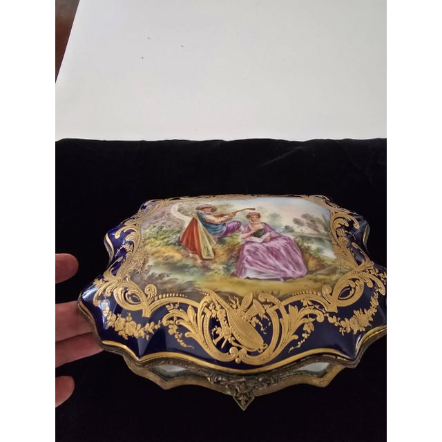 Late 19th Century Antique Sea Shell French Sevres Ridged Jewelry Box Casket For Sale - Image 4 of 12