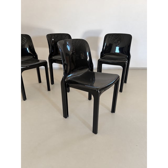 Artemide Four Selene Chairs by Vico Magistretti for Artemide, 1970s, Set of 4 For Sale - Image 4 of 6