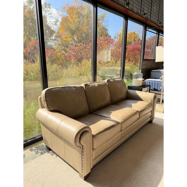 A beautifully tailored Smith Brothers 393 sofa, showcasing the enduring appeal of American craftsmanship and traditional...