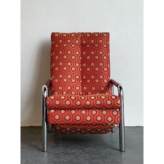 Experience the pinnacle of high-end American modernism with this iconic reclining lounge chair, designed by the legendary...