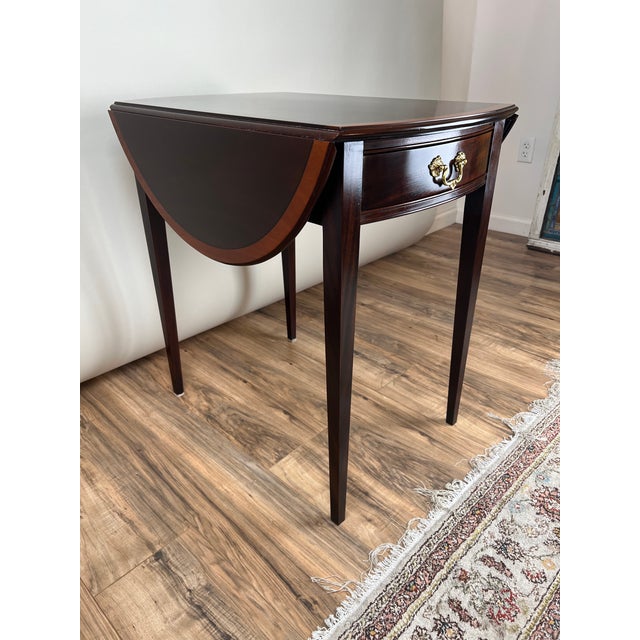 Brown Vintage Federal Style Edge Banded Mahogany End Table by Stickley For Sale - Image 8 of 8