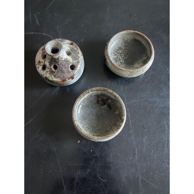 Set of 3 small ceramic pieces signed by Thierry and Chantal Robert Vase: diameter 7cm, height 6cm Bowls: diameter 7cm,...