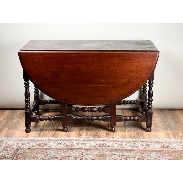English Antique English William & Mary Walnut One Drawer Gateleg Dining Table C. Early 18th Century For Sale - Image 3 of 13