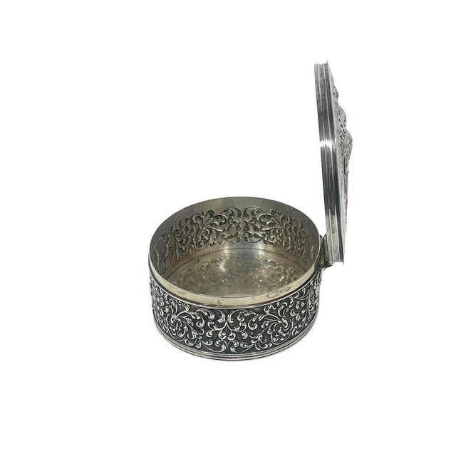 Dutch Silver Decorative Box with Scene of 17th-Century Dutch Flagships, 1926 For Sale - Image 9 of 15