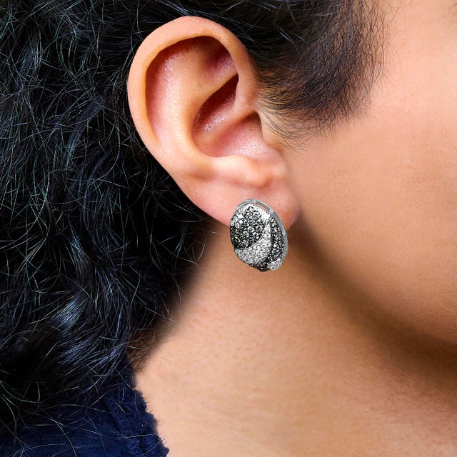Haus of Brilliance 14K White Gold 2.00 Cttw White and Treated Blue Diamond Oval Shield Omega Back Earrings (H-I Color, SI1-SI2 Clarity) For Sale - Image 4 of 5