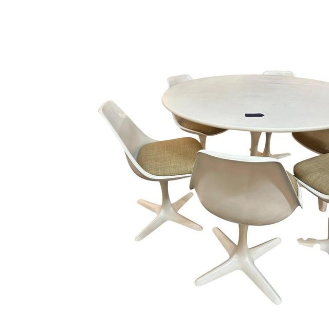 Gold Tulip Dining Set with Round Pedestal Table and Swivel Chairs by Maurice Burke for Arkana, 1960s, Set of 7 For Sale - Image 8 of 11