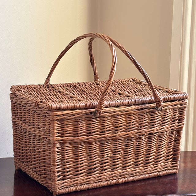 Mid-20th Century French Country-Style Picnic Basket For Sale - Image 16 of 16
