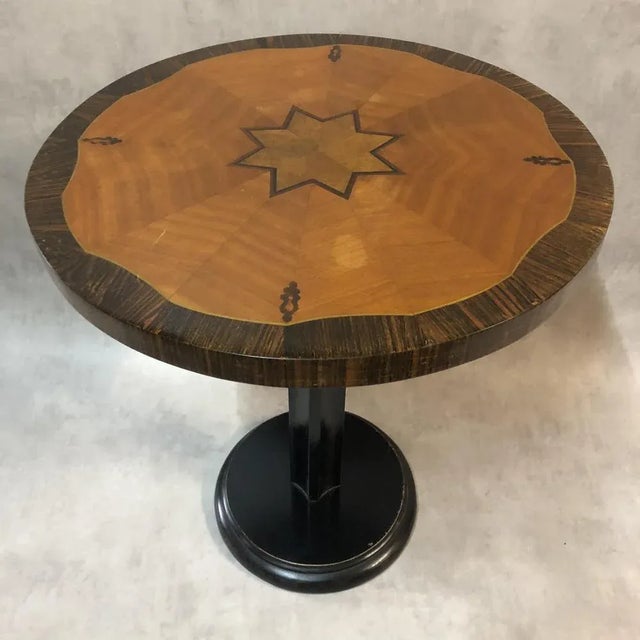 Pedestal Art Deco in the style of Jacques-Émile Ruhlmann. Plateau rosewood and ebony inlay, fluted foot black lacquered base.