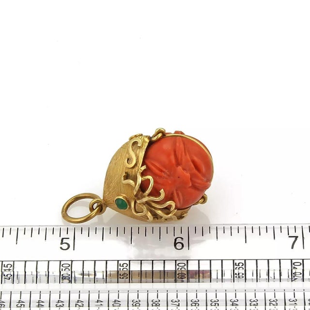 Late 20th Century Emerald & Carved Coral 18k Yellow Gold Double Side Warrior Face Charm Pendant For Sale - Image 5 of 5