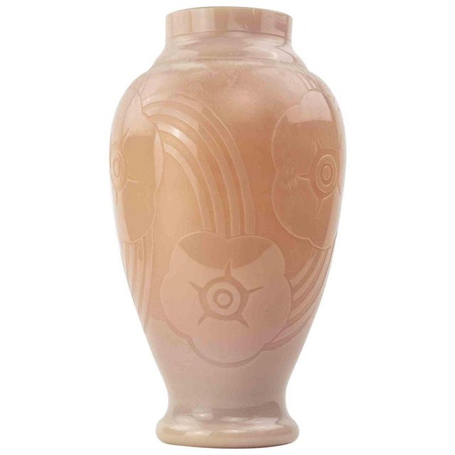 1940s Vintage Art Deco Pink Moulded Glass Vase with Floral Design, France, 1940s For Sale - Image 5 of 5