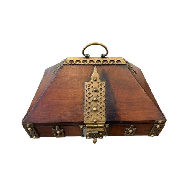 18th Century 18th Century Brass Mounted and Lacquered “Marriage” Dowry Box. For Sale - Image 5 of 7