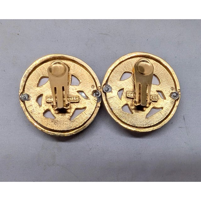 1970s Vintage Signed Ugo Correani Italy Goldtone Round Domed White Cabochon Caged Clip Earrings-2 Pieces For Sale - Image 5 of 7