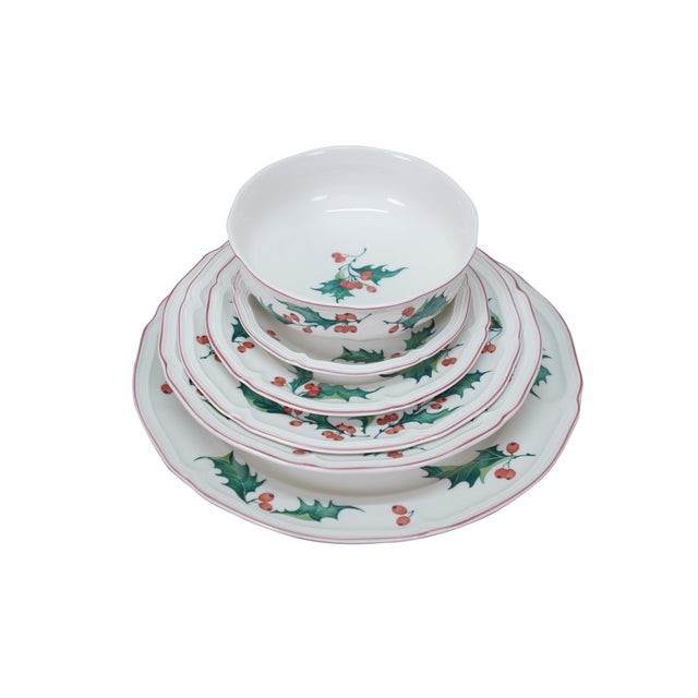 Traditional Mid 20th Century Villeroy & Boch Holly & Berry Christmas Pattern Dinner Service Set for 12 - 74pc For Sale - Image 3 of 16