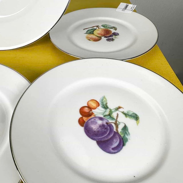 Dessert Plates and Dinner Plate with Fruit Decoration by Richard Ginori, Set of 7 For Sale - Image 4 of 8