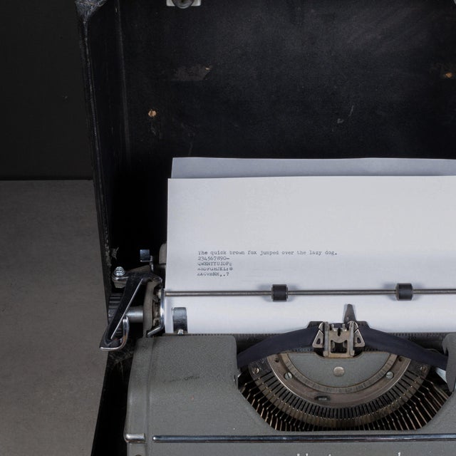 Vintage Underwood Champion Portable Typewriter C.1946 For Sale - Image 4 of 8