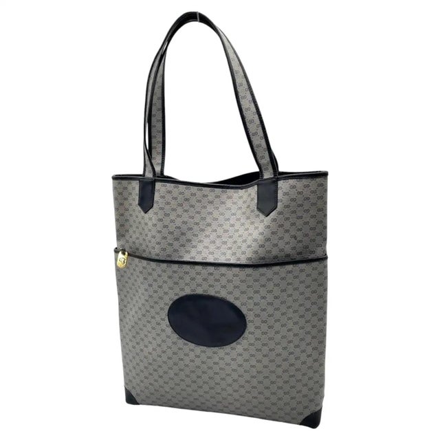 This sophisticated vintage Gucci tote bag from the celebrated Gucci Accessory Collection showcases the rare and highly...
