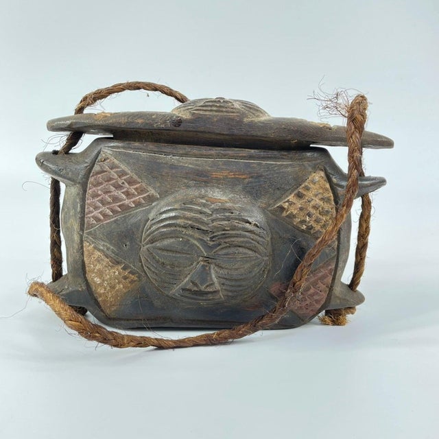 Early 20th Century Luba Songye Wooden Purse Container For Sale In Denver - Image 6 of 9