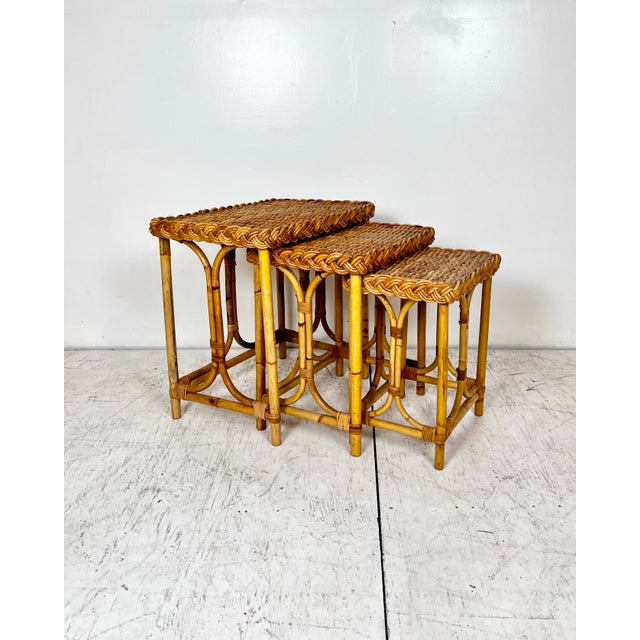 Mid-Century Modern Vintage Wicker Rattan Nesting Side Tables- Set of 3 For Sale - Image 3 of 12