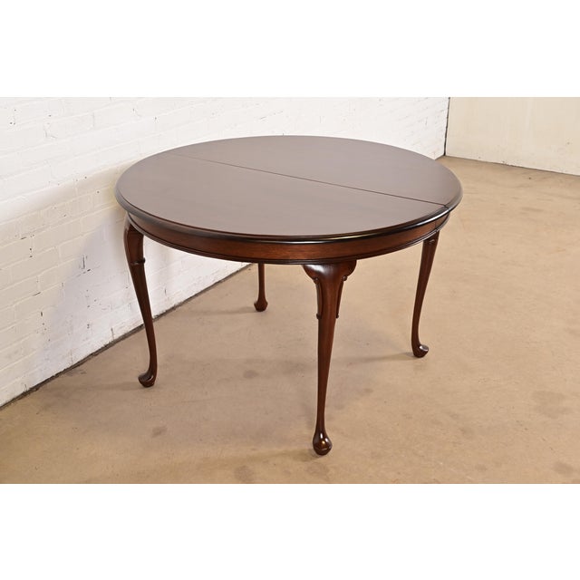 Brown Henredon Queen Anne Mahogany Extension Dining Table, Newly Refinished For Sale - Image 8 of 12